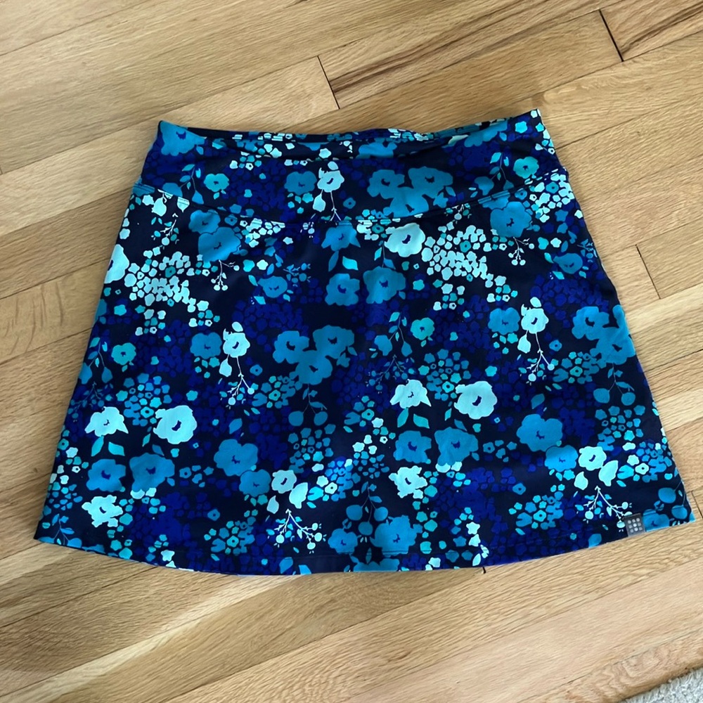 Title nine dream skort size medium.